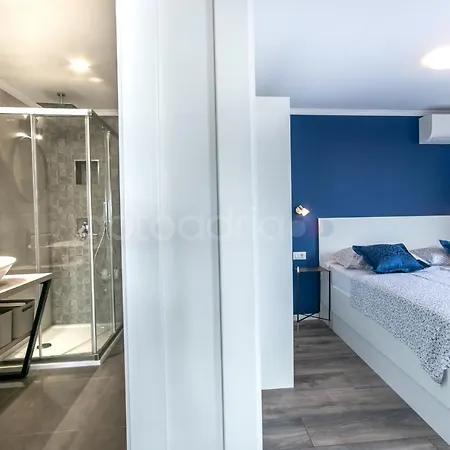 Rooftop Penthouse - Private Hottub & Duplex Whirlpool