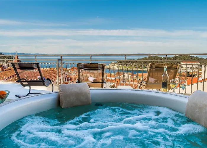 Apartment Rooftop Penthouse - Private Hottub & Duplex Whirlpool Makarska