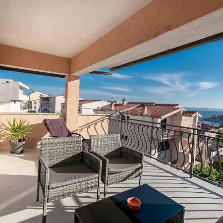 Rooftop Penthouse - Private Hottub & Duplex Whirlpool Makarska