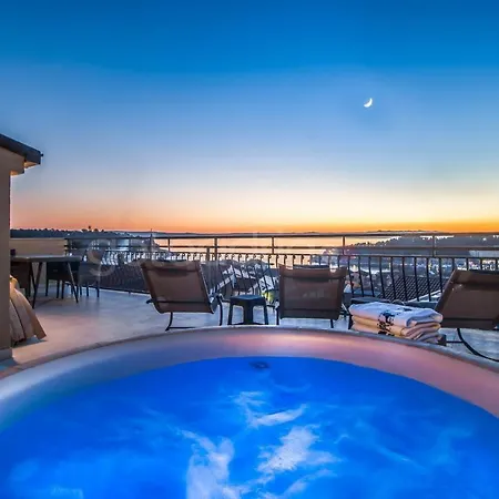 Rooftop Penthouse - Private Hottub & Duplex Whirlpool Lejlighed Makarska
