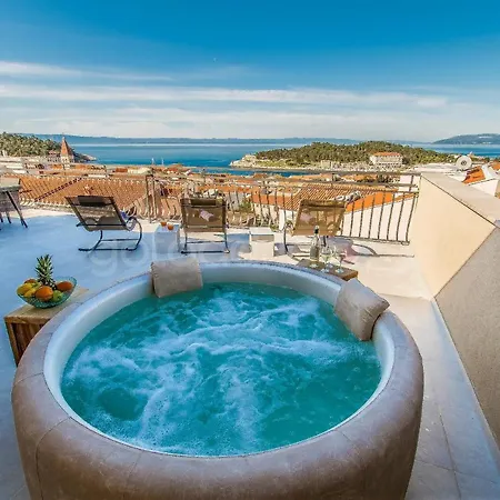 Apartment Rooftop Penthouse - Private Hottub & Duplex Whirlpool Makarska