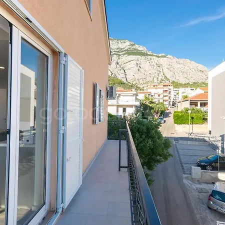 Rooftop Penthouse - Private Hottub & Duplex Whirlpool Makarska