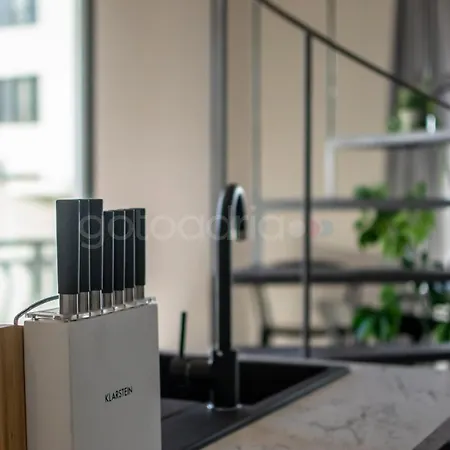 Rooftop Penthouse - Private Hottub & Duplex Whirlpool Apartment