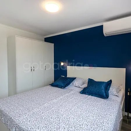 Rooftop Penthouse - Private Hottub & Duplex Whirlpool