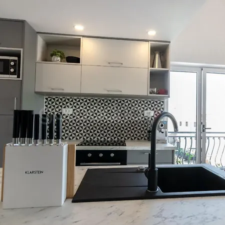 Rooftop Penthouse - Private Hottub & Duplex Whirlpool