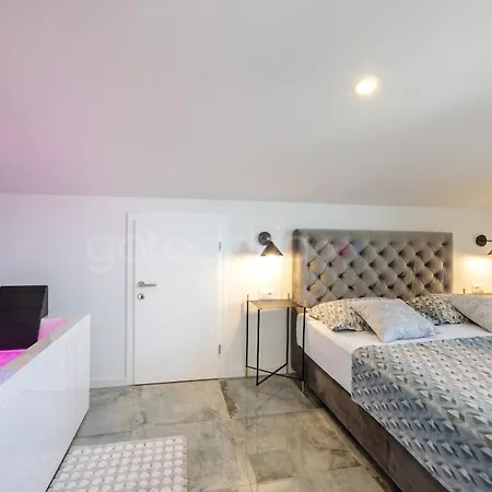 Rooftop Penthouse - Private Hottub & Duplex Whirlpool Apartment Makarska