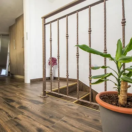 Apartment Rooftop Penthouse - Private Hottub & Duplex Whirlpool *