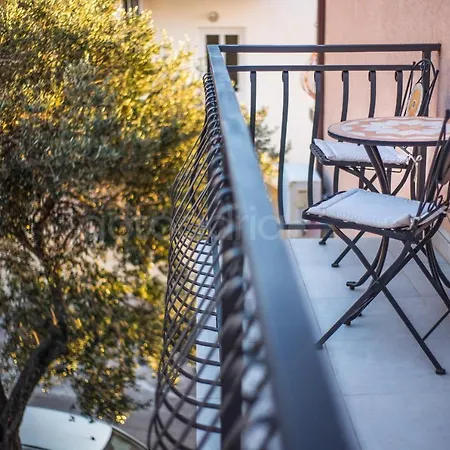Rooftop Penthouse - Private Hottub & Duplex Whirlpool *