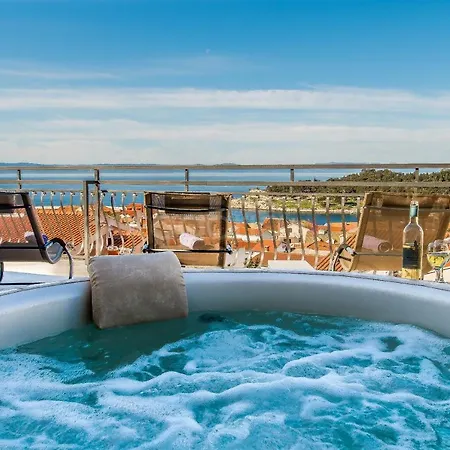 Apartment Rooftop Penthouse - Private Hottub & Duplex Whirlpool Makarska