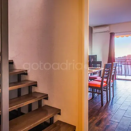 Apartment Rooftop Penthouse - Private Hottub & Duplex Whirlpool *