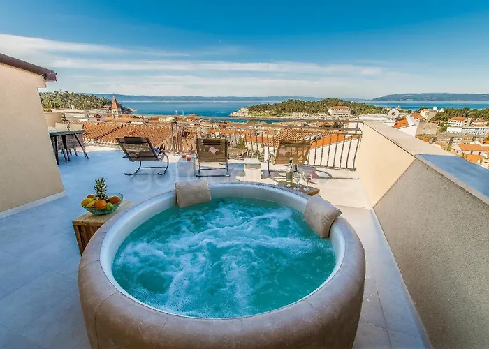 Apartment Rooftop Penthouse - Private Hottub & Duplex Whirlpool Makarska