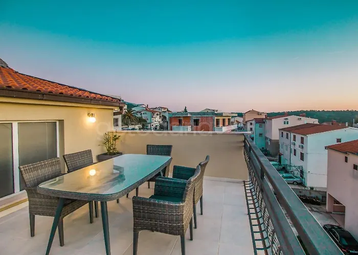 Apartment Rooftop Penthouse - Private Hottub & Duplex Whirlpool Makarska