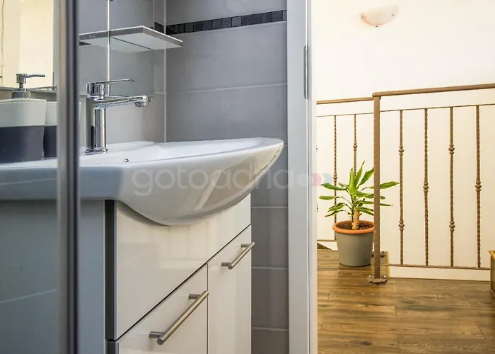 Apartment Rooftop Penthouse - Private Hottub & Duplex Whirlpool *