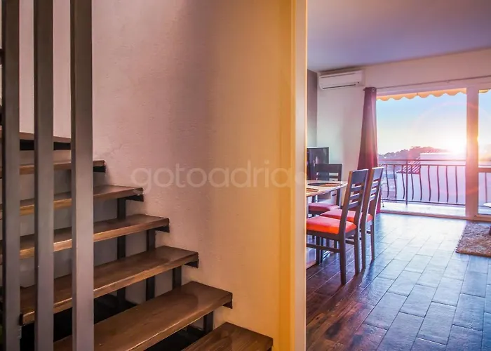 Apartment Rooftop Penthouse - Private Hottub & Duplex Whirlpool *