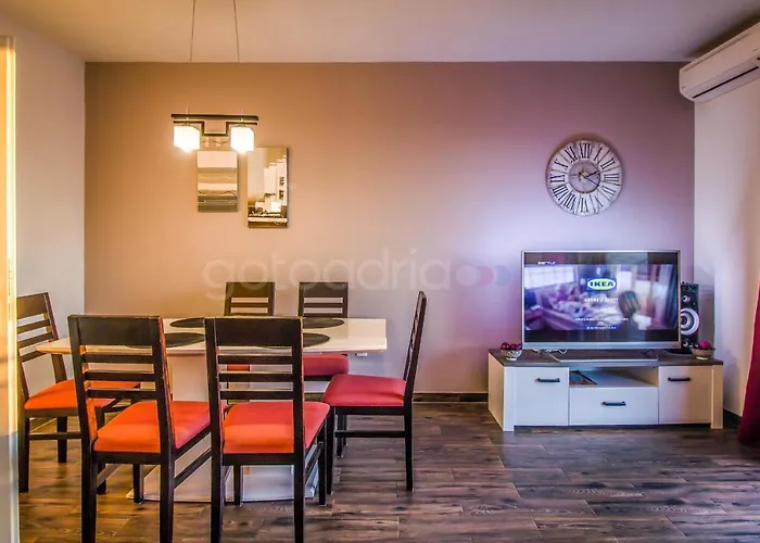 Rooftop Penthouse - Private Hottub & Duplex Whirlpool Daire *