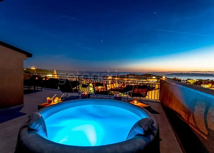 דירה Rooftop Penthouse - Private Hottub & Duplex Whirlpool מאקרסקה