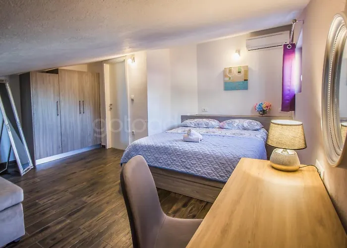 Rooftop Penthouse - Private Hottub & Duplex Whirlpool *